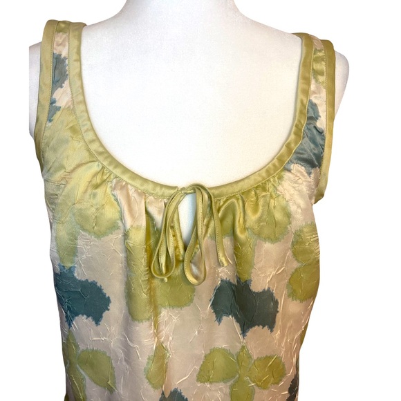 BCBGirls - Sleeveless Babydoll Mini Dress With Scoop Neck and Keyhole. Size S - Picture 4 of 9